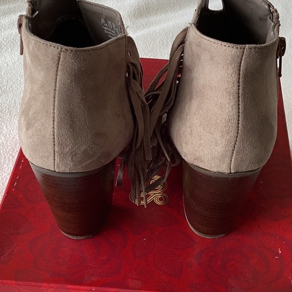 Carlos Santana Tempe Ankle Bootie - Picture 4 of 10